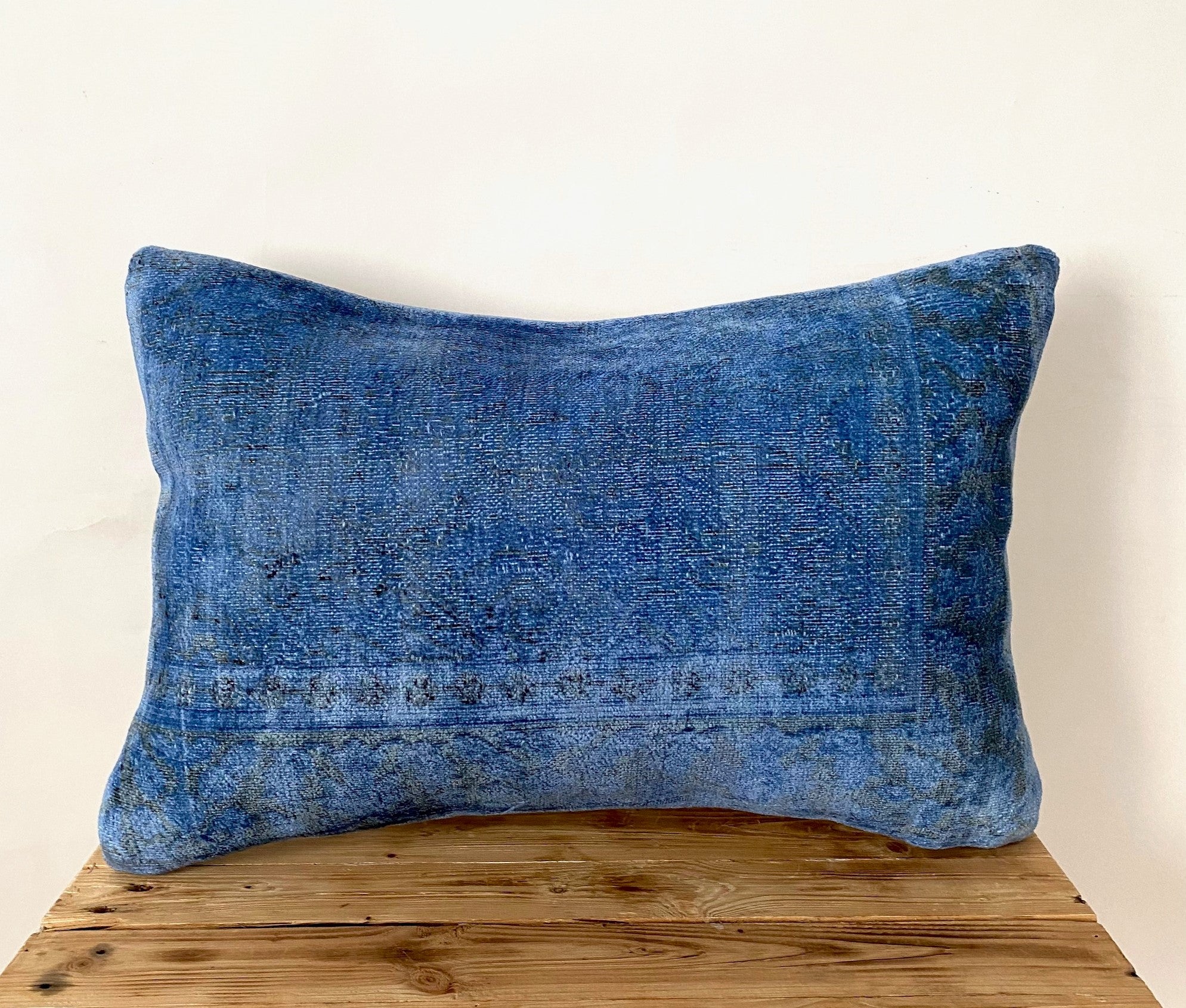 Gerry - Navy Blue Silk Pillow Cover - kudenrugs