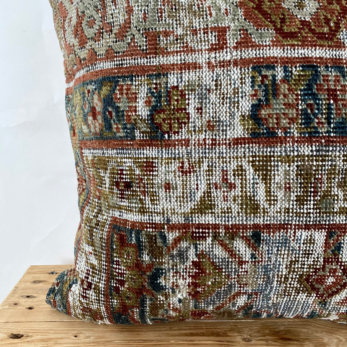 Hanniah - Persian Pillow Cover - kudenrugs