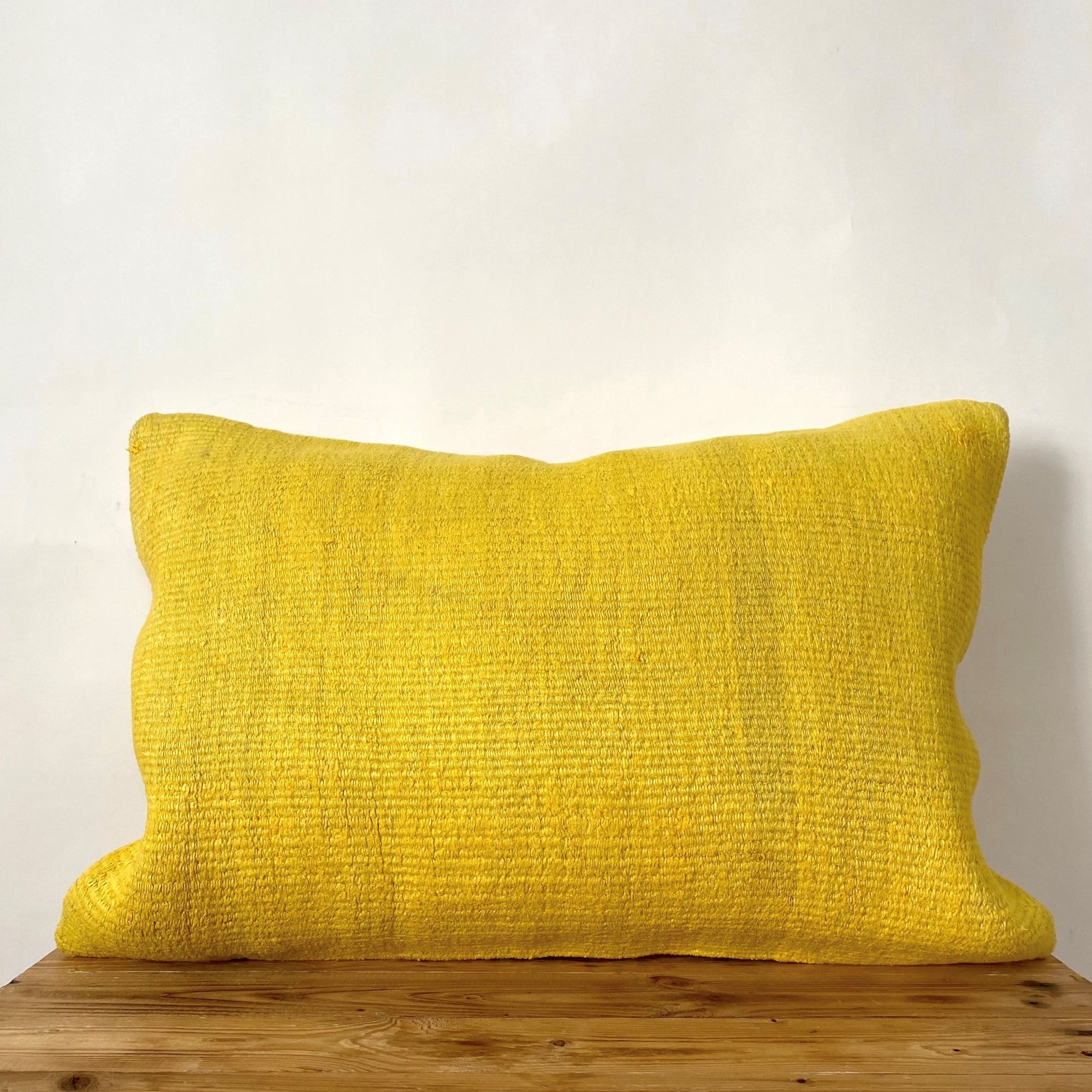 Gilde - Yellow Hemp Pillow Cover - kudenrugs