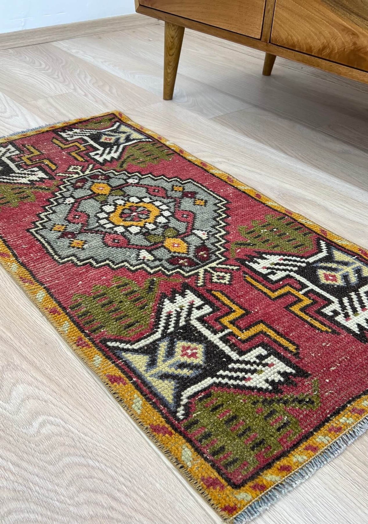 Adelina - Vintage Mini Pink Area Rug - kudenrugs