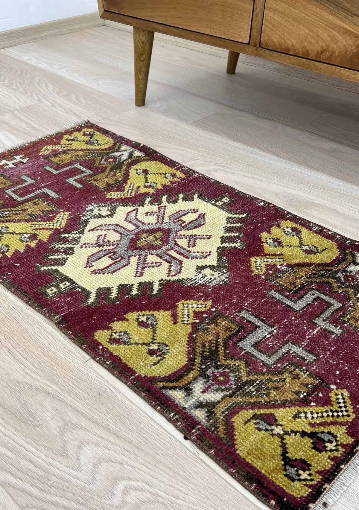 Agatha - Vintage Mini Pink Area Rug - kudenrugs
