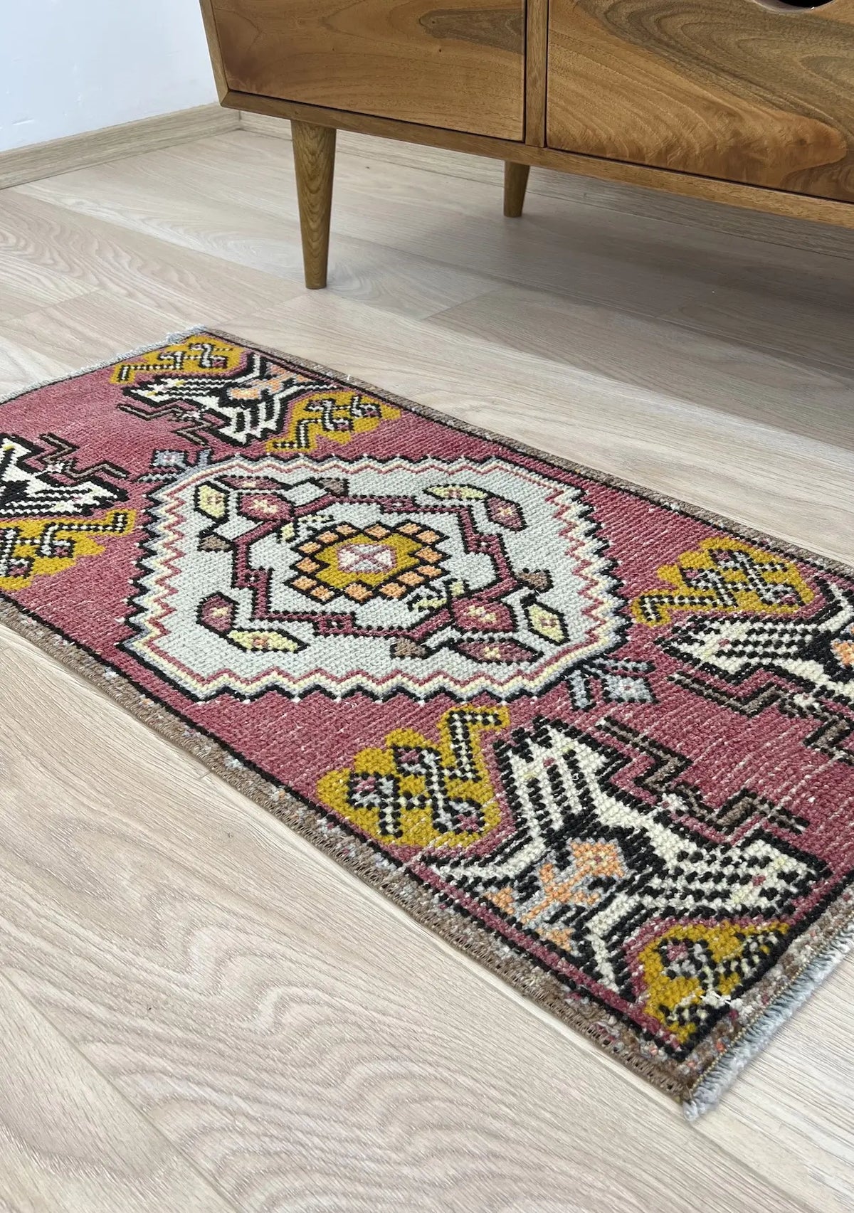 Akanke - Vintage Mini Pink Area Rug - kudenrugs