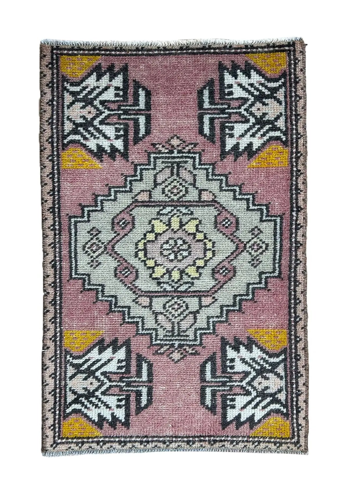Aldana - Vintage Mini Pink Area Rug - kudenrugs