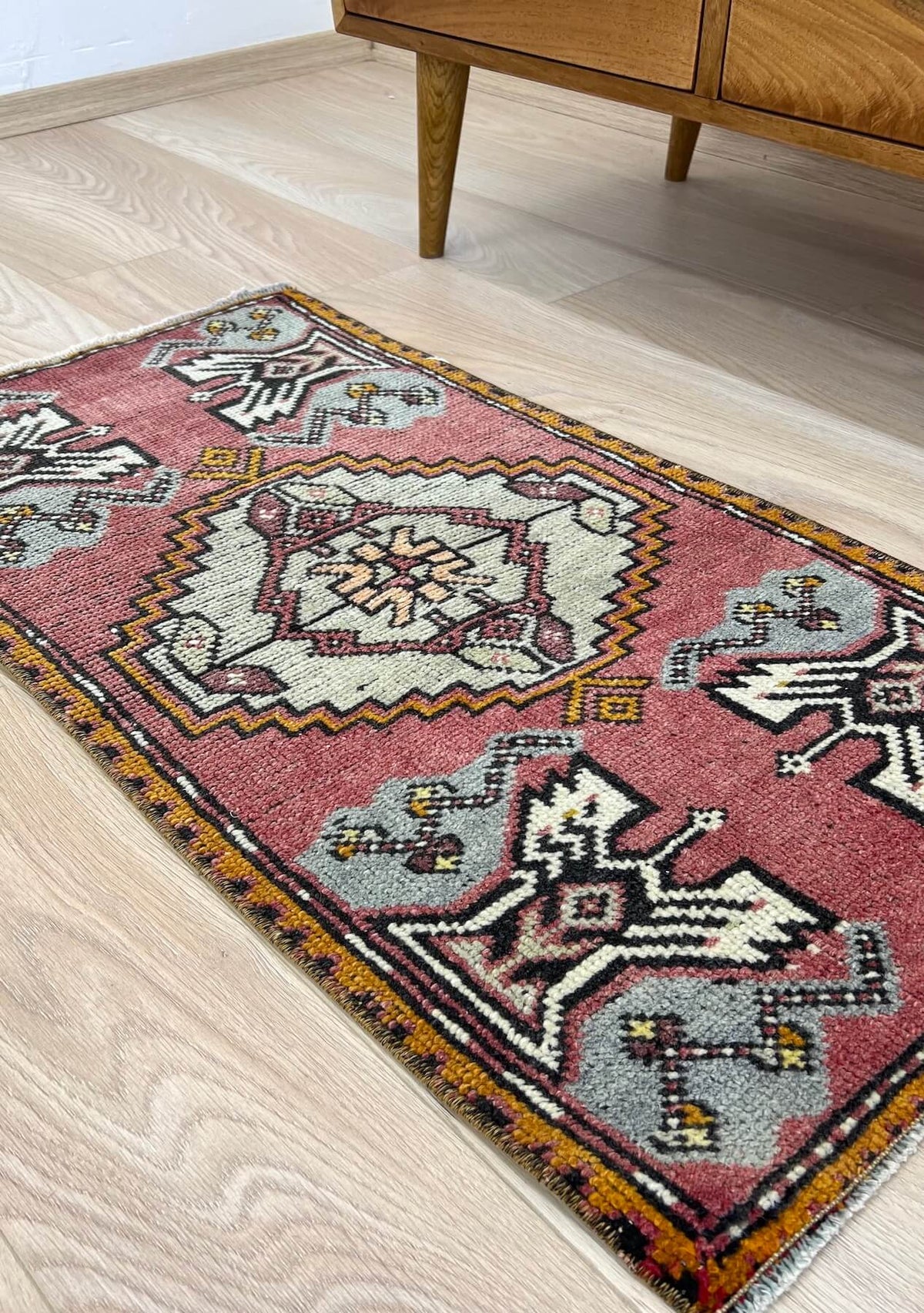 Alessia - Vintage Mini Pink Area Rug - kudenrugs