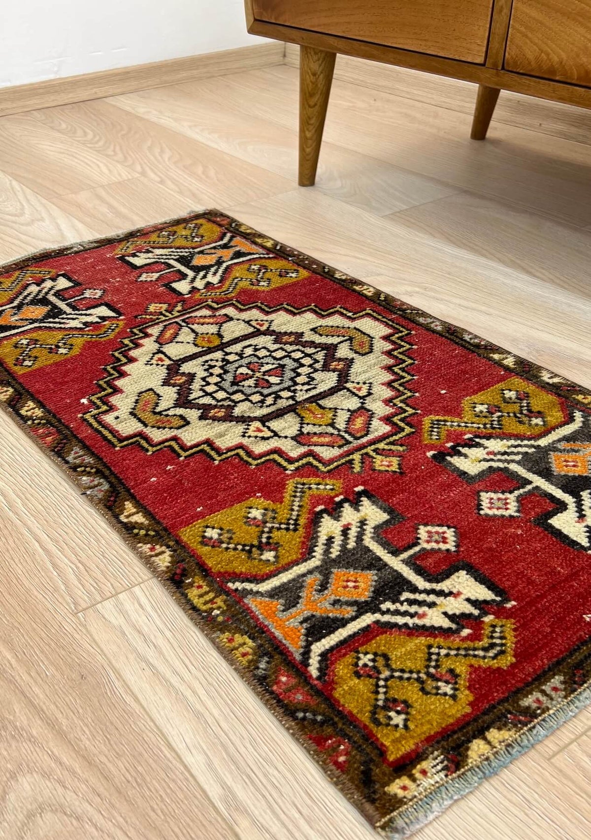 Alina - Vintage Mini Red Area Rug - kudenrugs