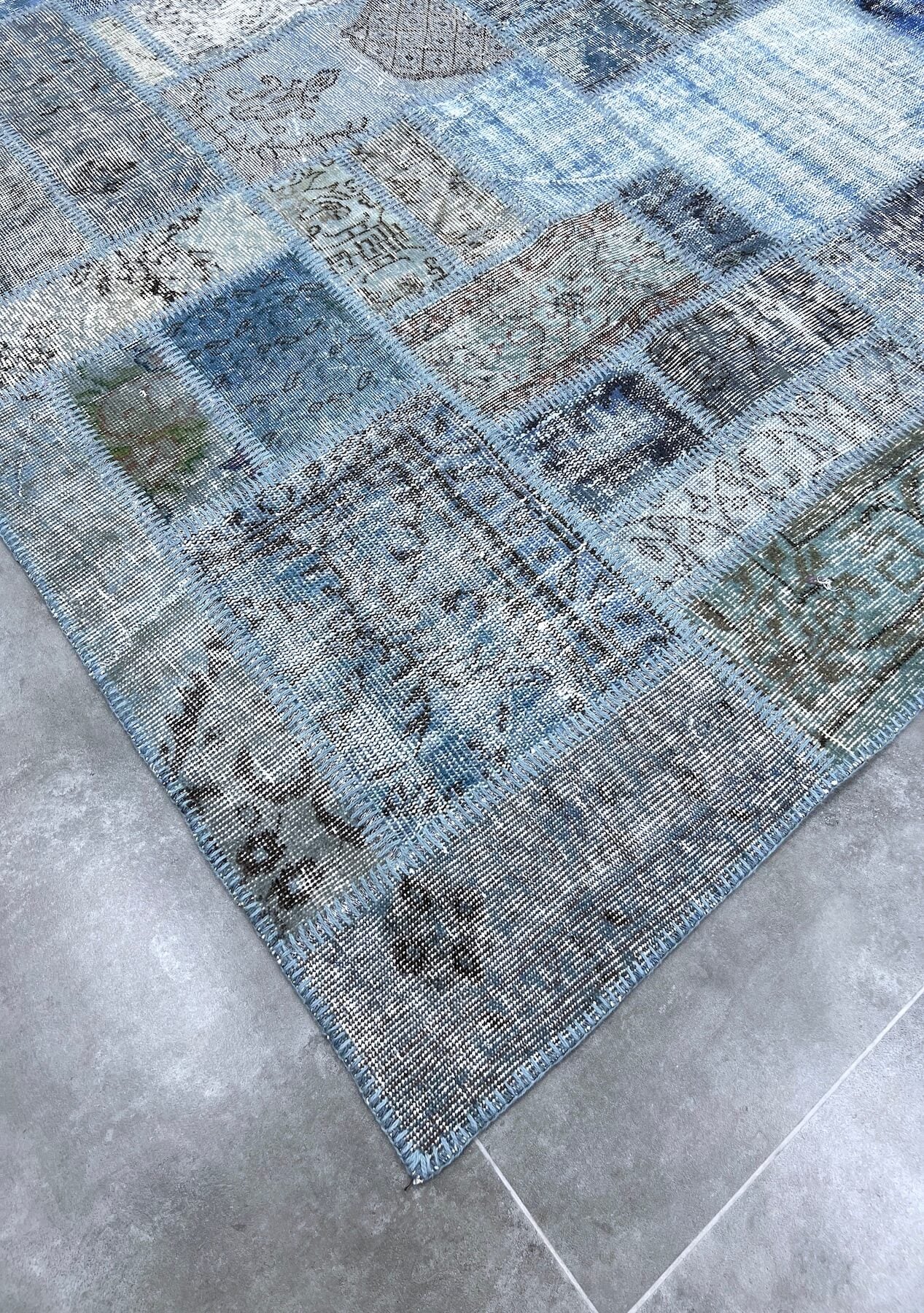 Amiyah - Vintage Blue Patchwork Rug - kudenrugs