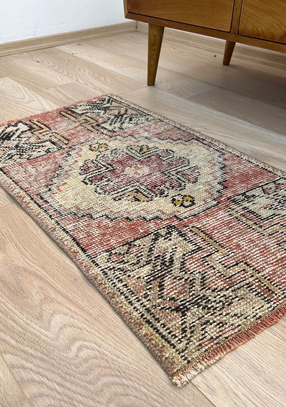 Ariana - Vintage Mini Pink Area Rug - kudenrugs