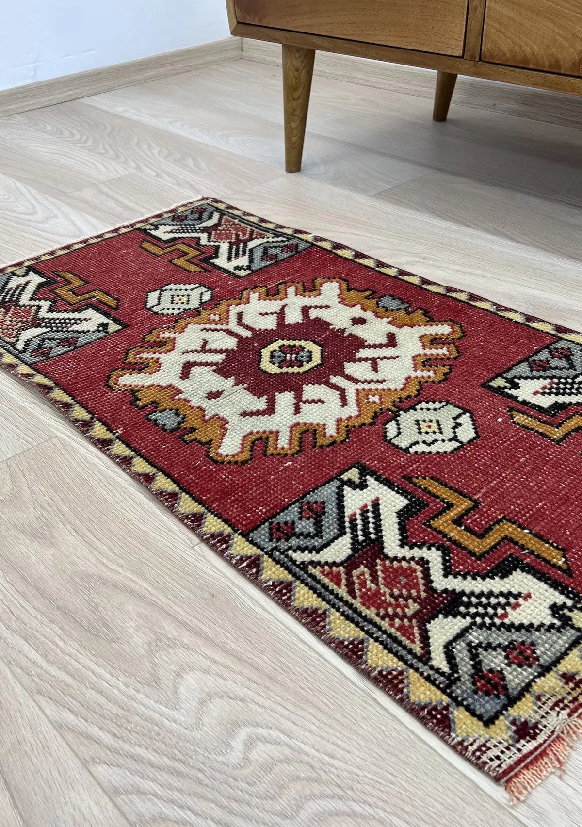 Asena - Vintage Mini Red Area Rug - kudenrugs