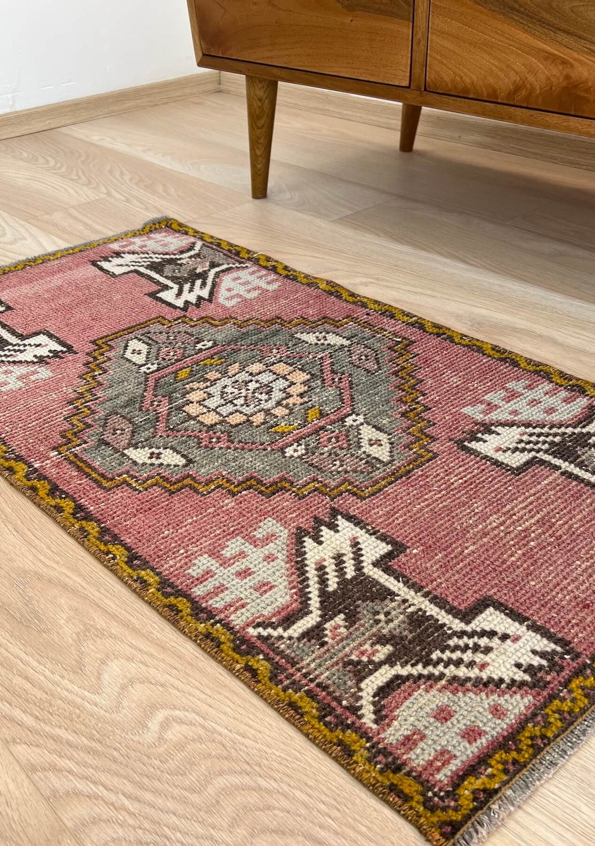 Belle - Vintage Mini Pink Area Rug - kudenrugs