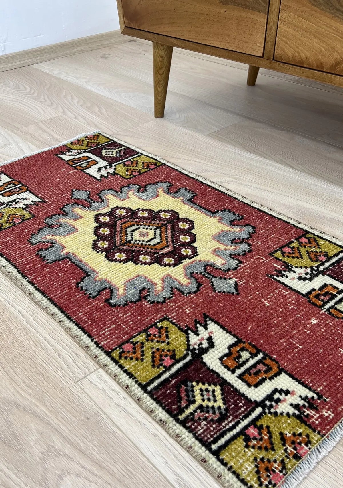 Bernadea - Vintage Mini Red Area Rug - kudenrugs