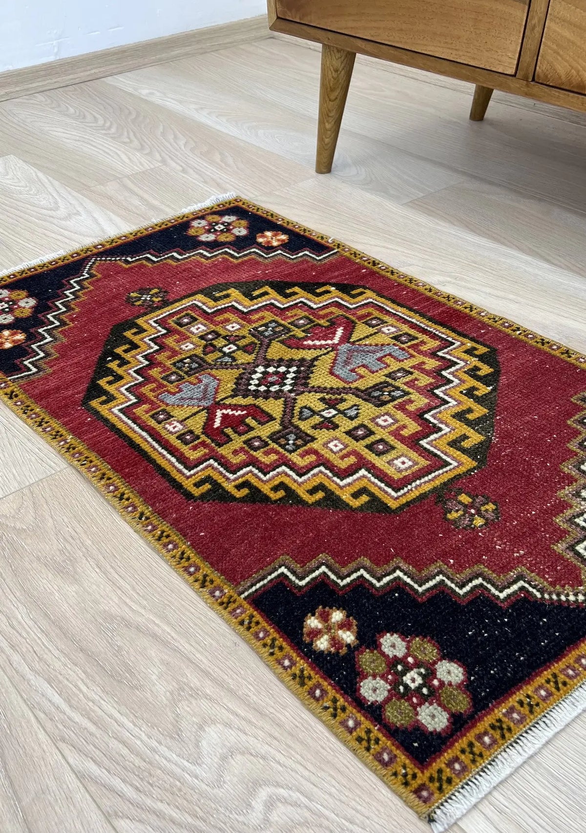 Bethann - Vintage Mini Red Area Rug - kudenrugs