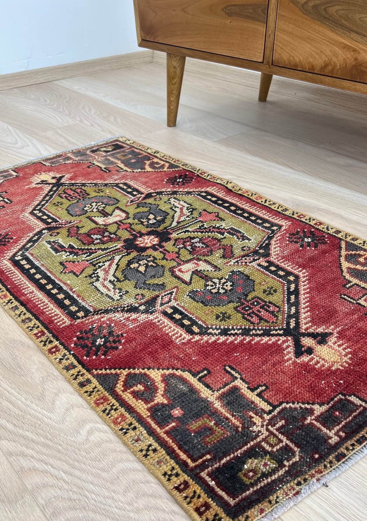 Beverley - Vintage Mini Red Area Rug - kudenrugs
