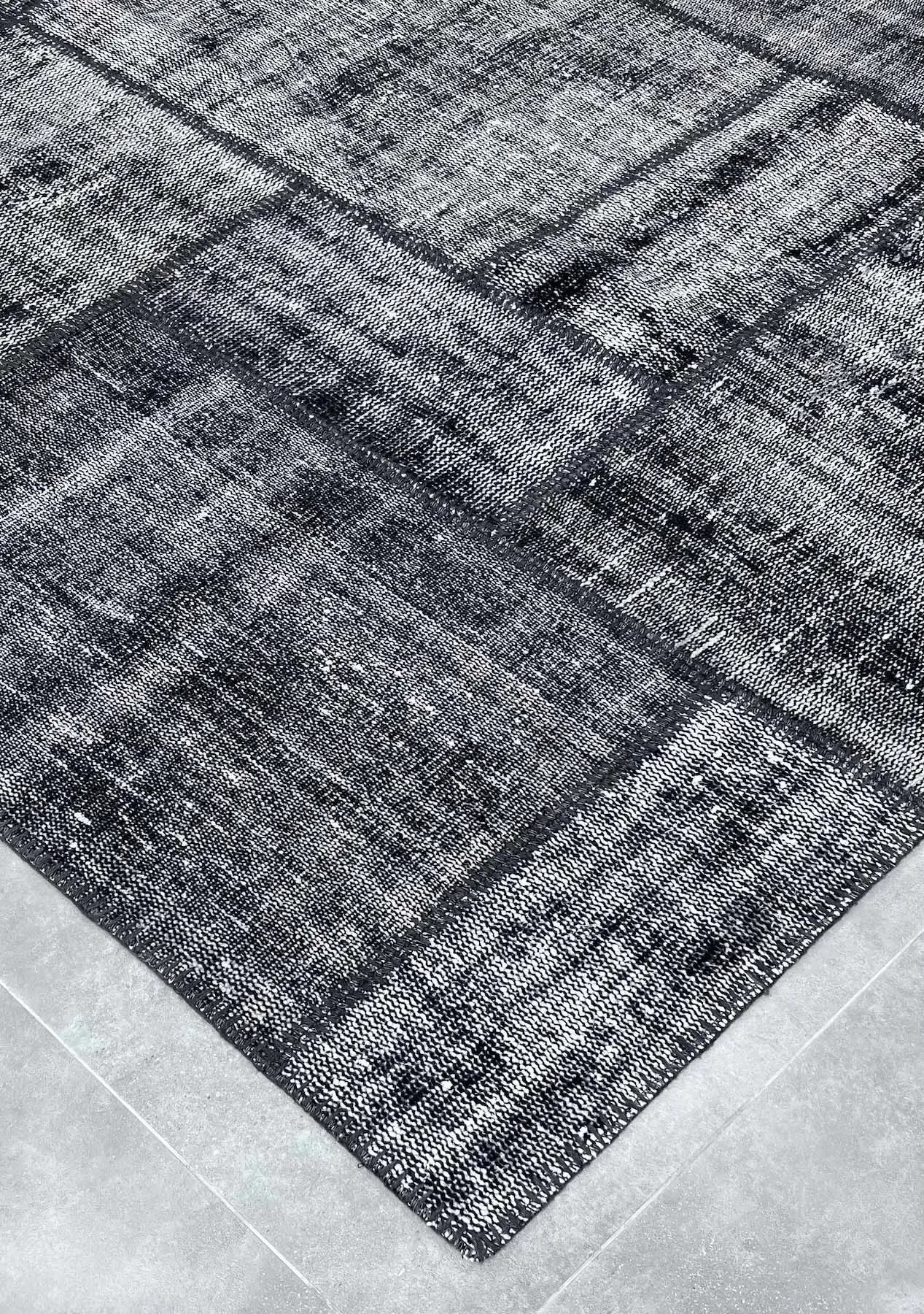 Blayse - Vintage Black Patchwork Rug - kudenrugs