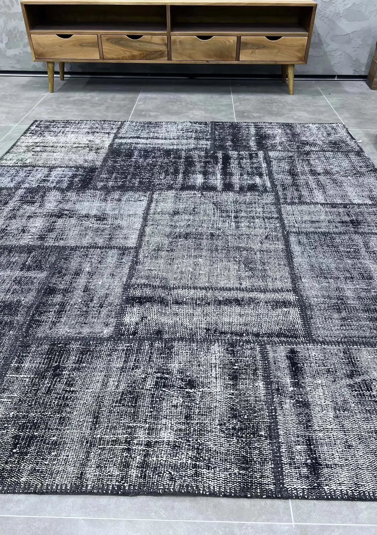 Blayse - Vintage Black Patchwork Rug - kudenrugs