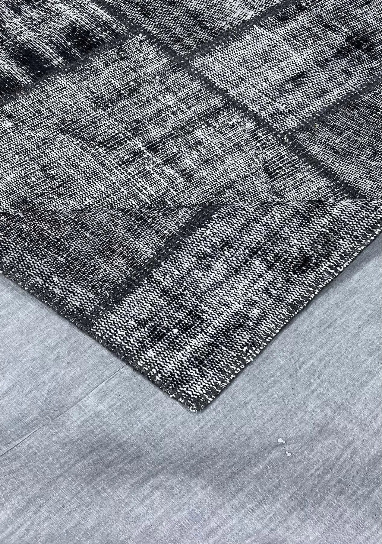 Blayse - Vintage Black Patchwork Rug - kudenrugs