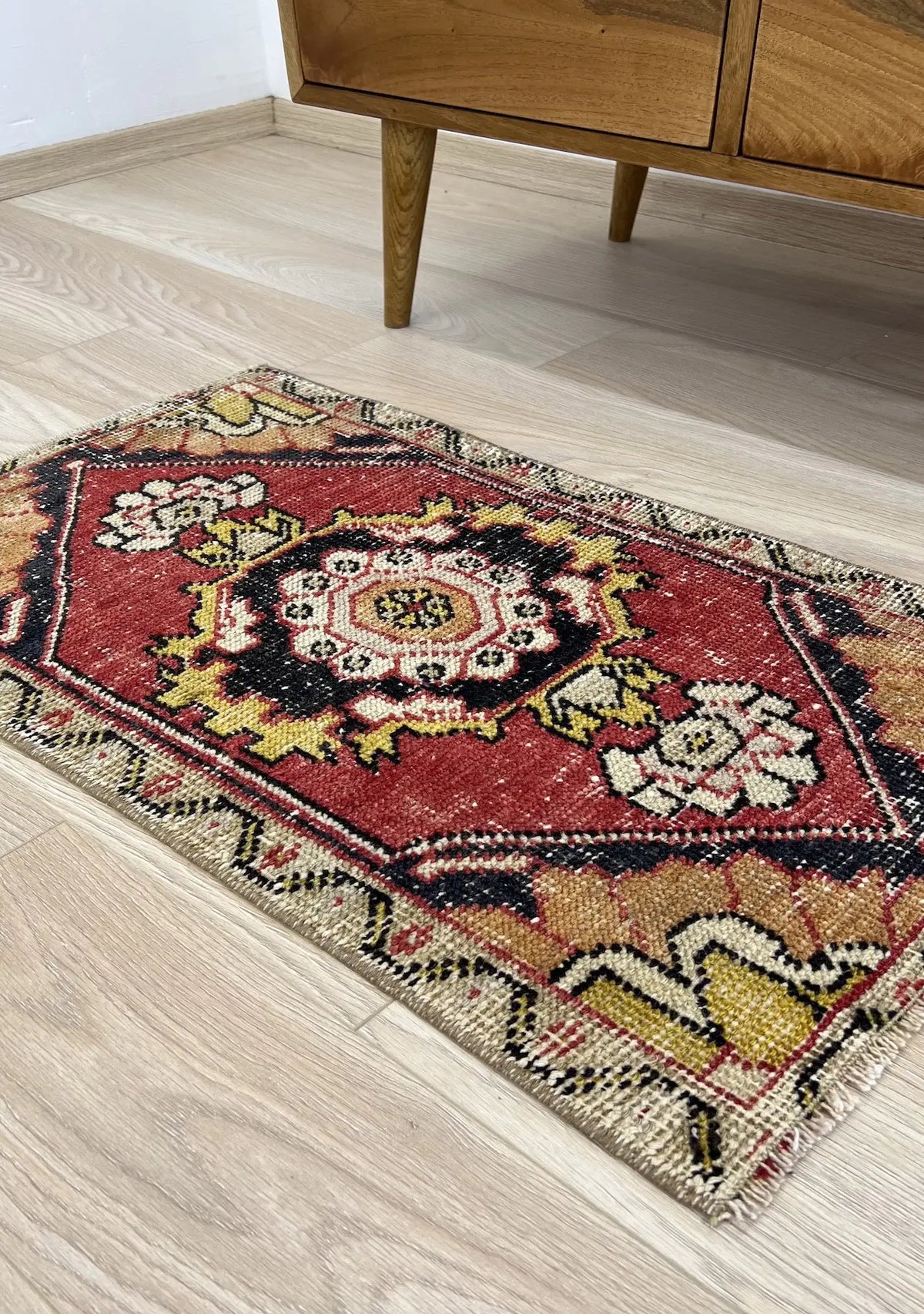 Bozidara - Vintage Mini Red Area Rug - kudenrugs