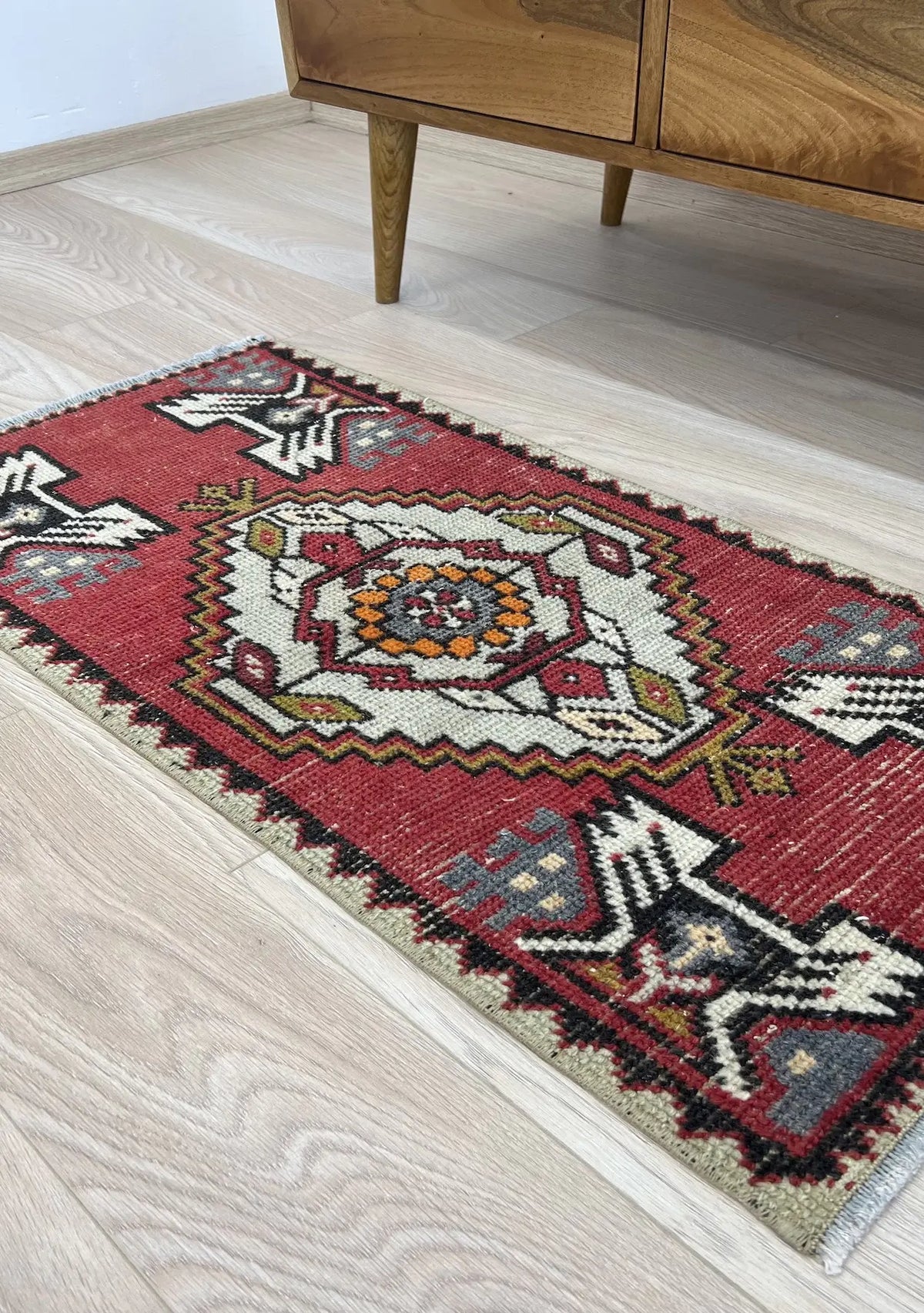 Carma - Vintage Mini Red Area Rug - kudenrugs