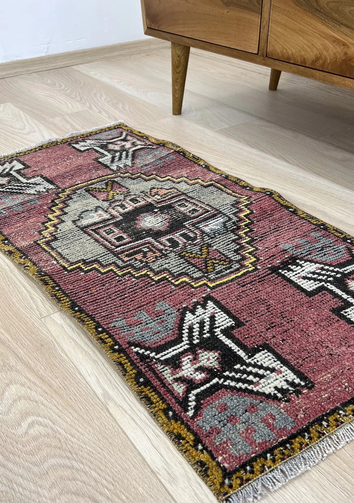 Charlottie - Vintage Mini Pink Area Rug - kudenrugs