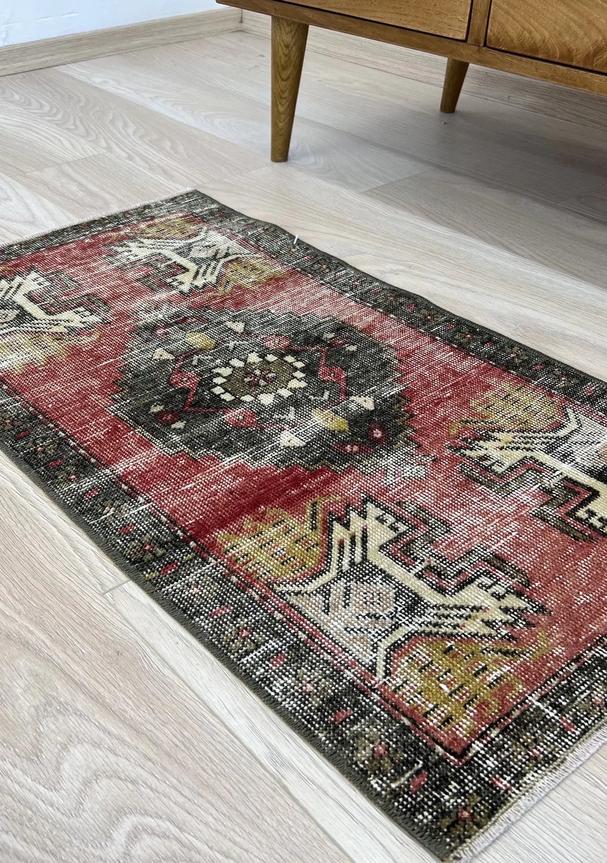 Chrystal - Vintage Mini Red Area Rug - kudenrugs