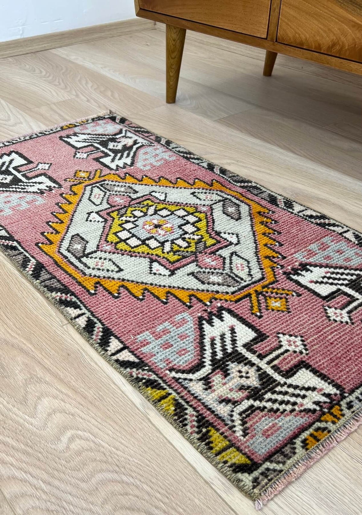 Daniella - Vintage Mini Pink Area Rug - kudenrugs
