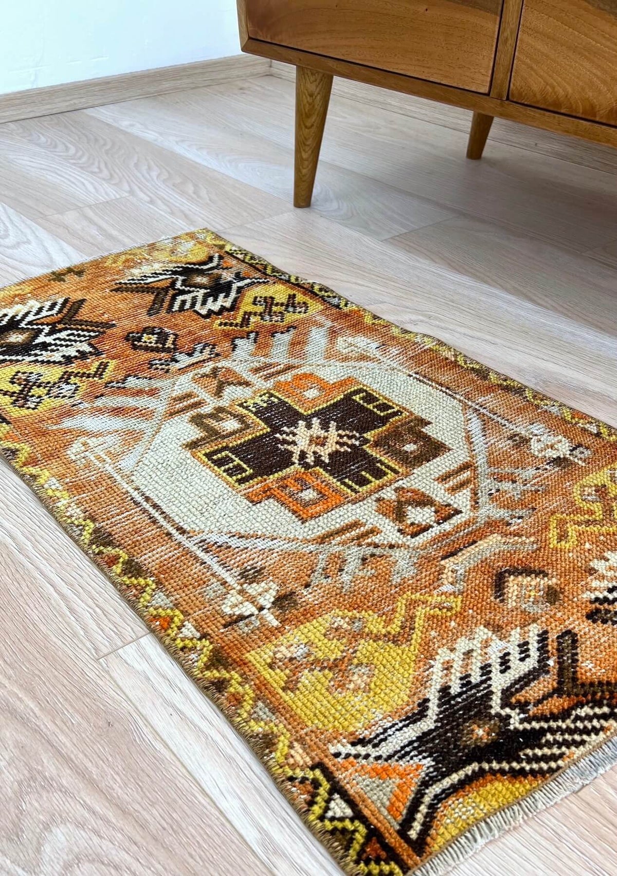 Deanna - Vintage Mini Orange Area Rug - kudenrugs