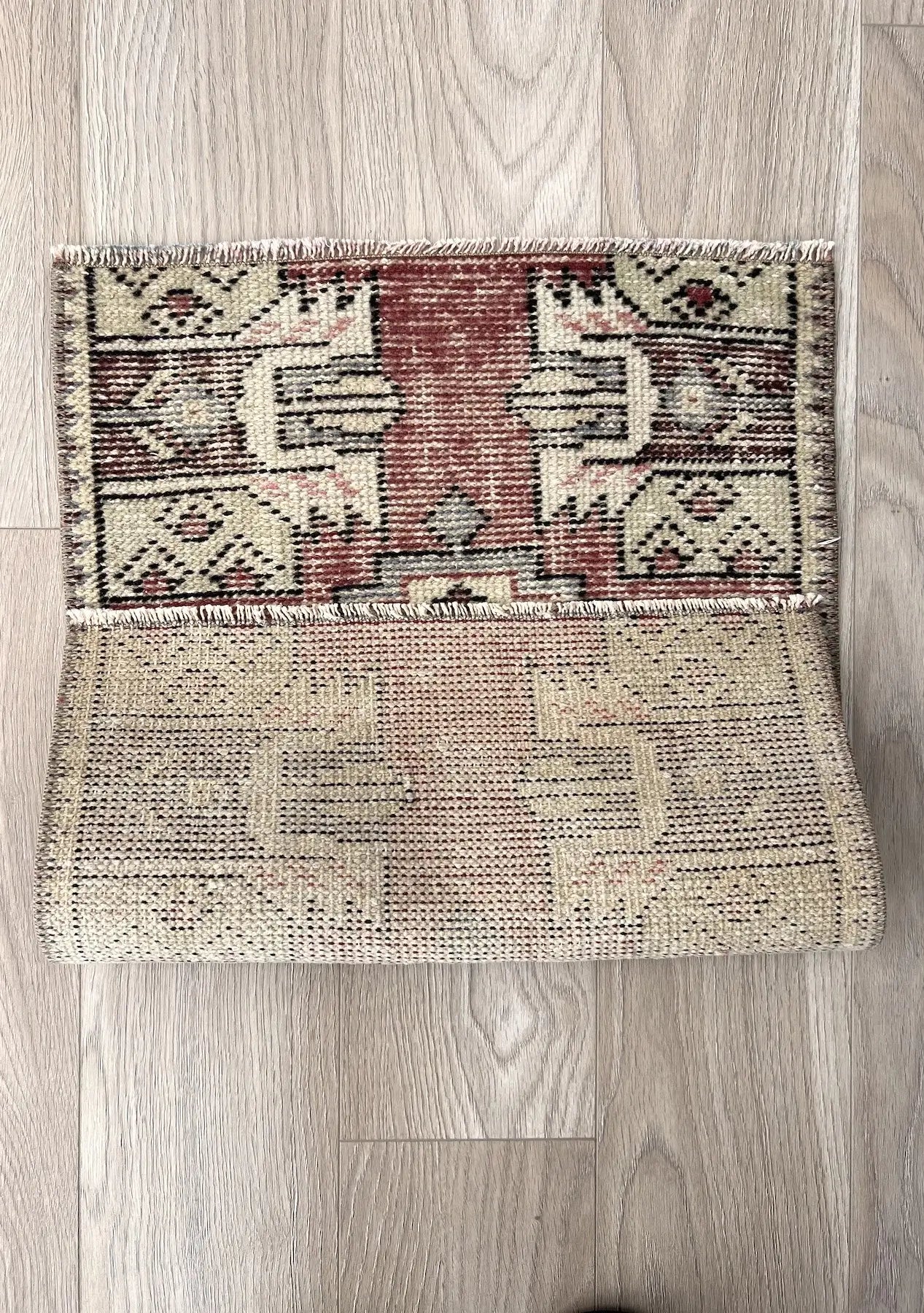 Edda - Vintage Mini Red Area Rug - kudenrugs