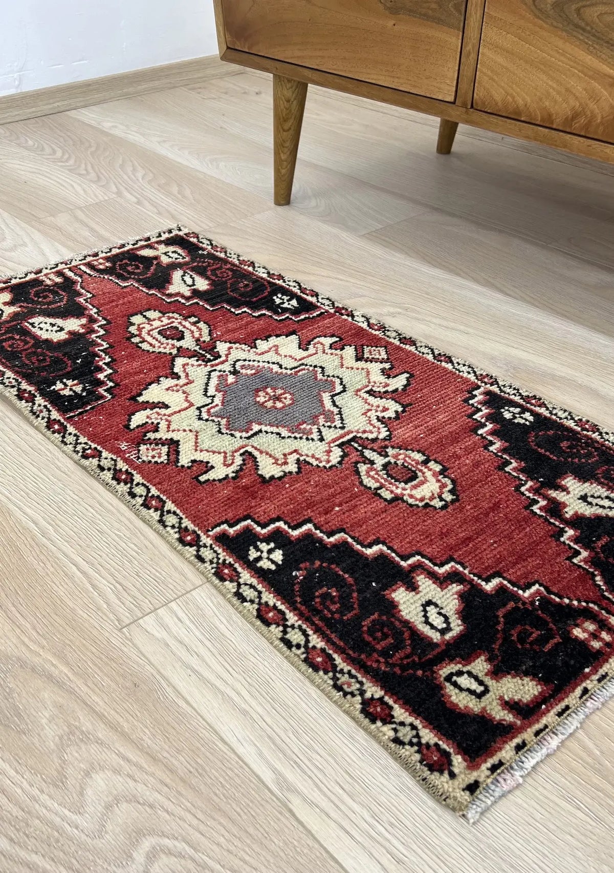 Editha - Vintage Mini Red Area Rug - kudenrugs
