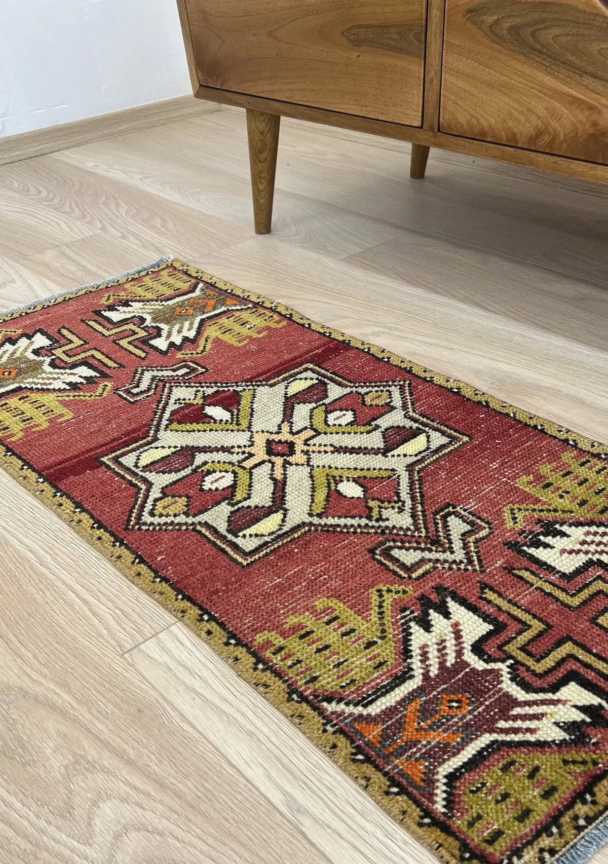 Eiline - Vintage Mini Red Area Rug - kudenrugs