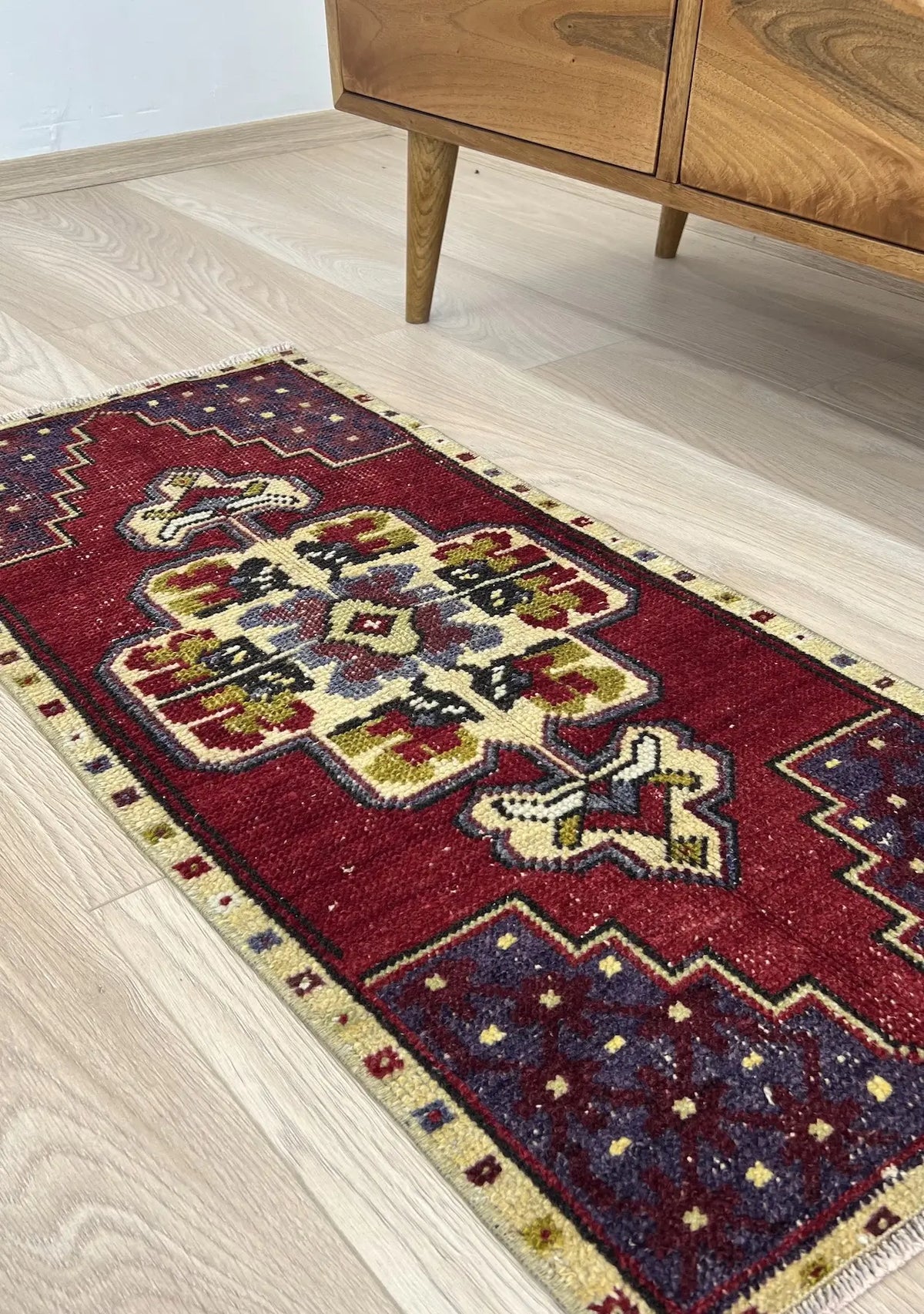 Elenore - Vintage Mini Red Area Rug - kudenrugs