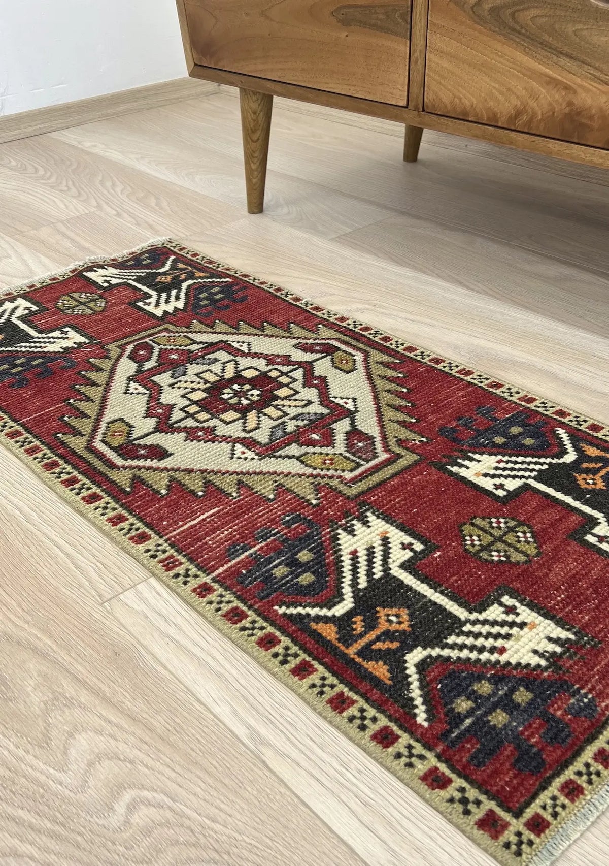 Ellenor - Vintage Mini Red Area Rug - kudenrugs