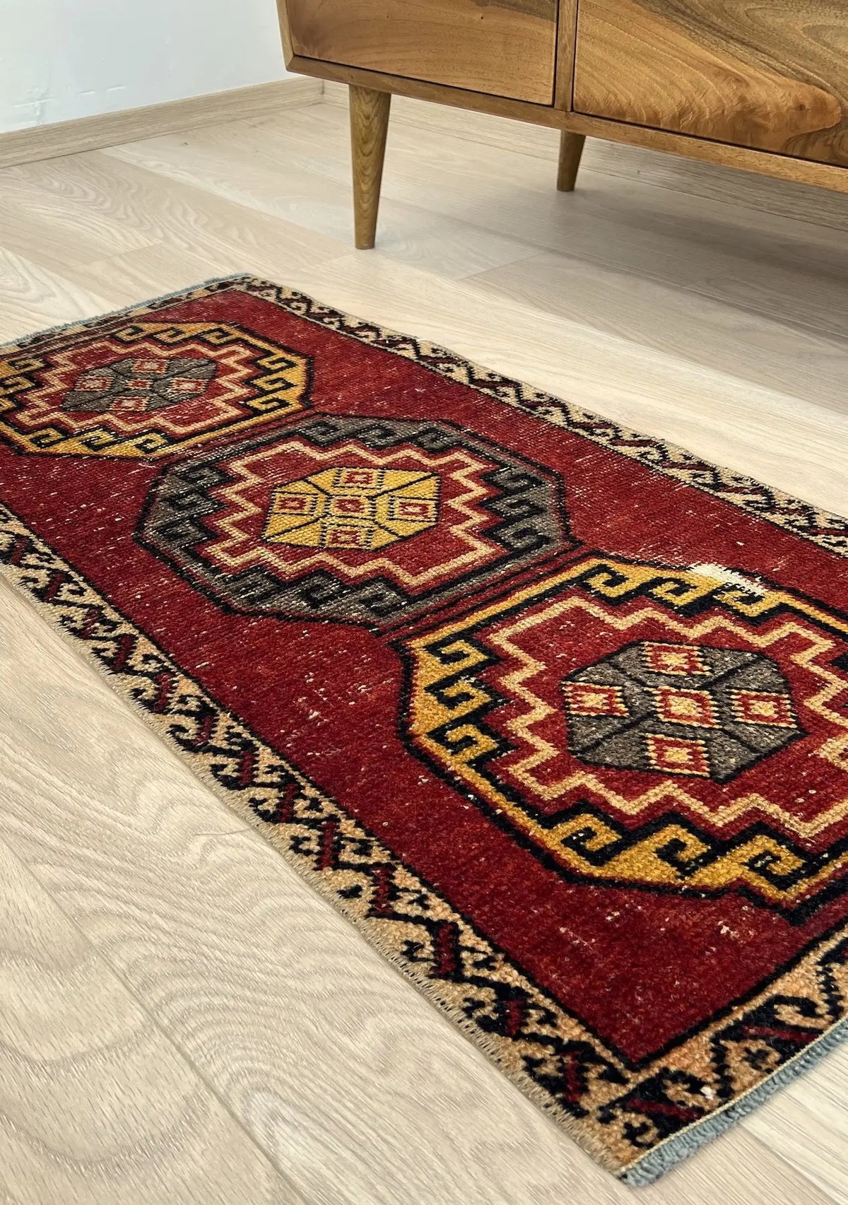 Ellitia - Vintage Mini Red Area Rug - kudenrugs