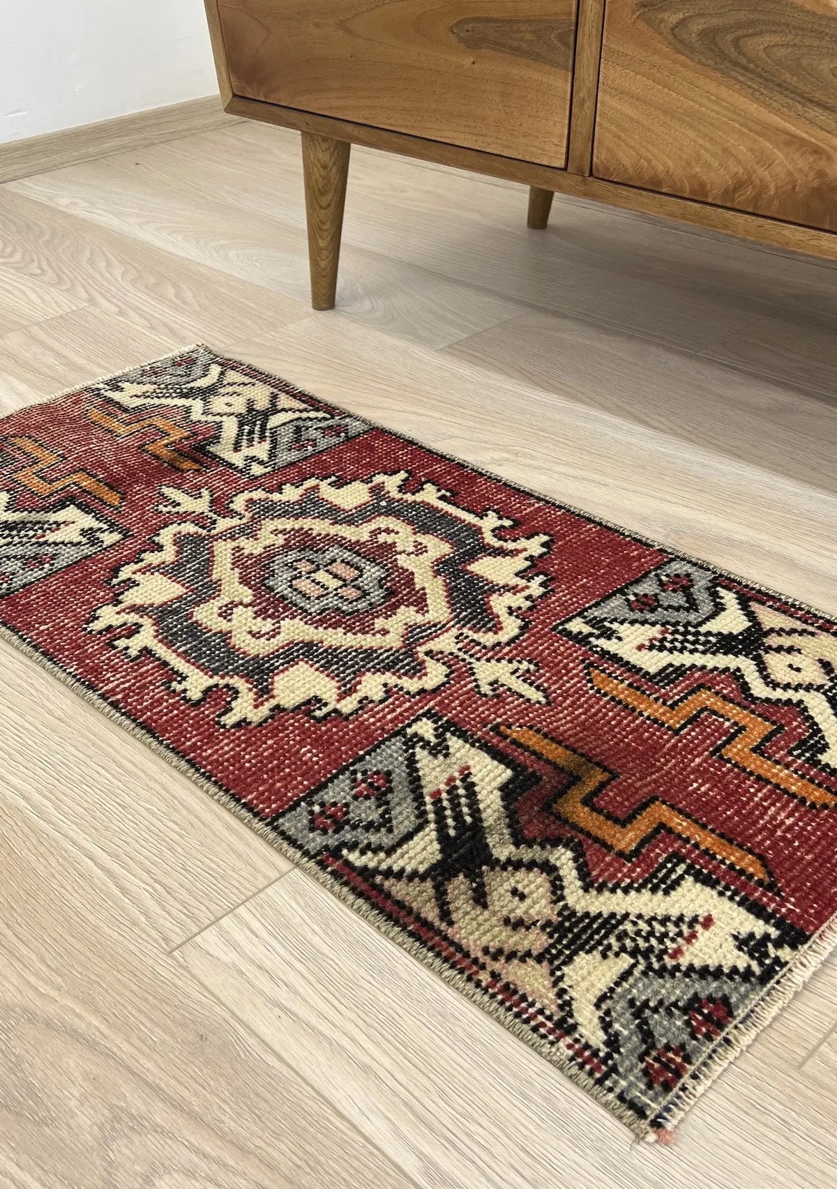 Ellyze - Vintage Mini Red Area Rug - kudenrugs