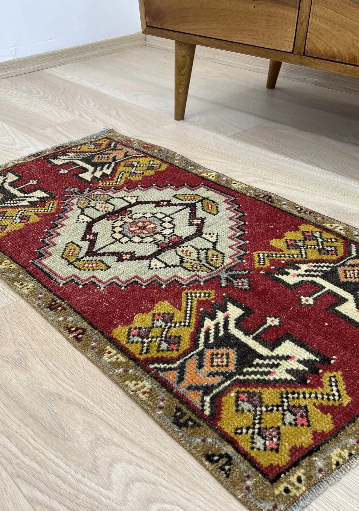 Elspeth - Vintage Mini Red Area Rug - kudenrugs