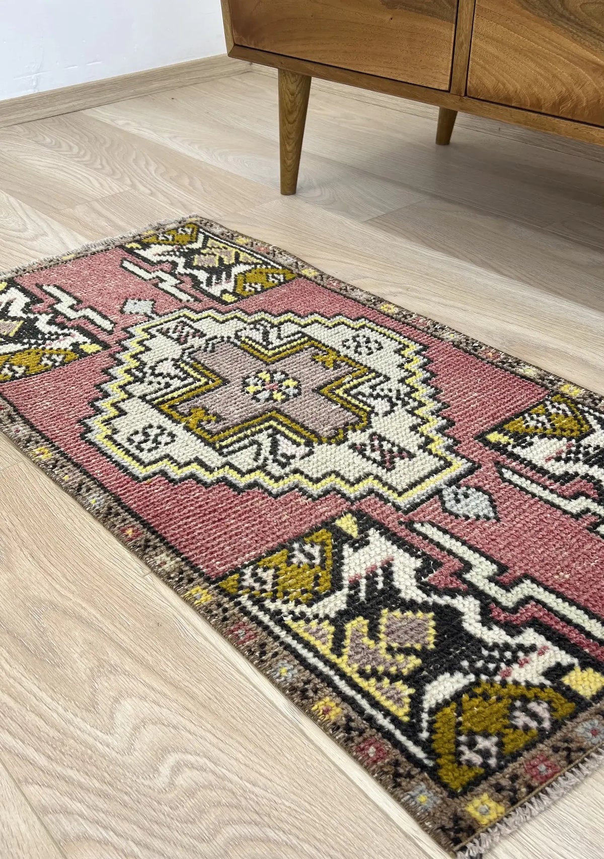 Emeline - Vintage Mini Pink Area Rug - kudenrugs