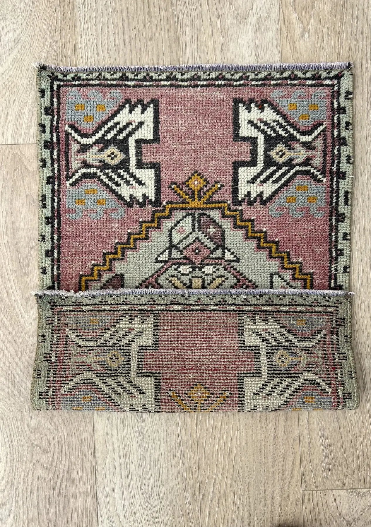 Emelyn - Vintage Mini Pink Area Rug - kudenrugs