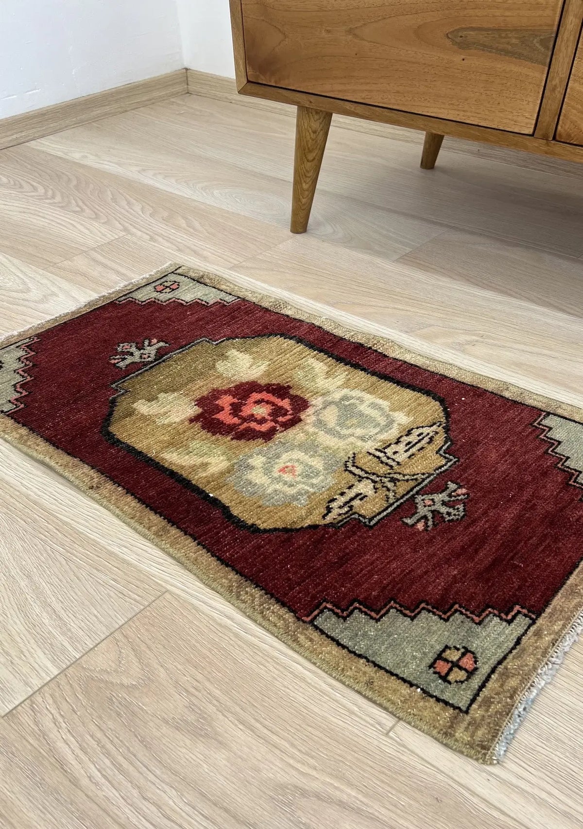 Emiliya - Vintage Mini Red Area Rug - kudenrugs