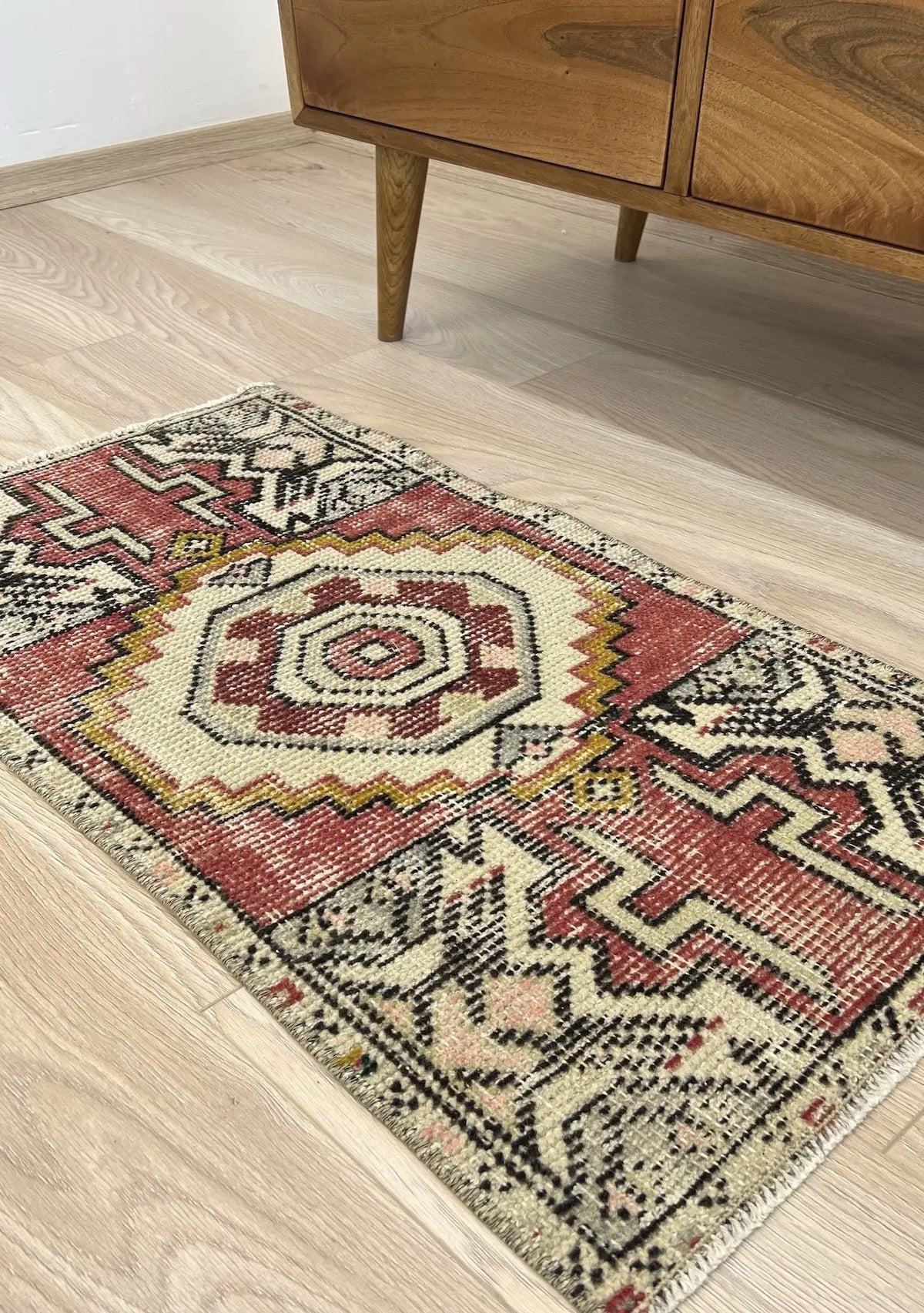 Emmily - Vintage Mini Red Area Rug - kudenrugs