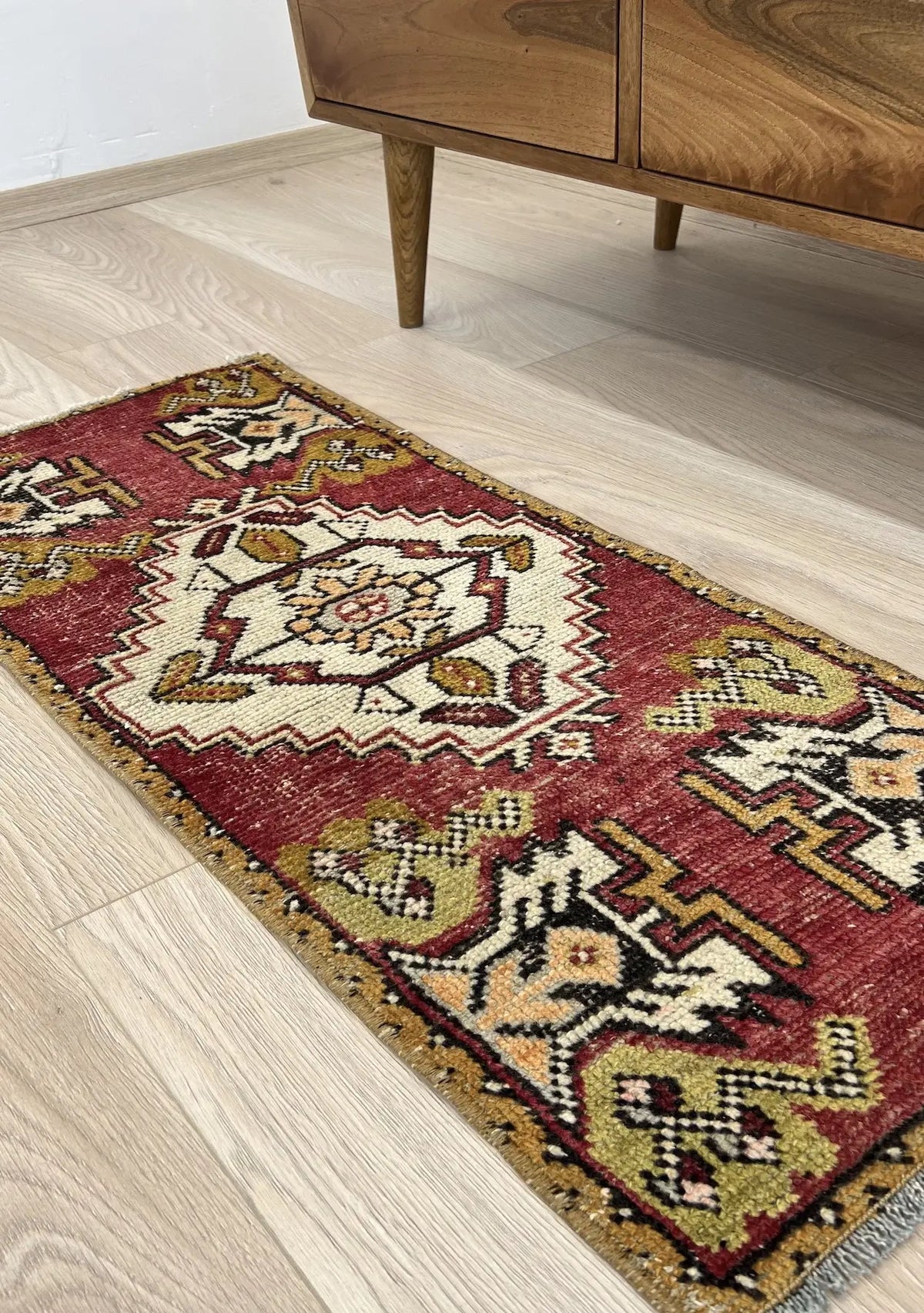 Emmye - Vintage Mini Red Area Rug - kudenrugs