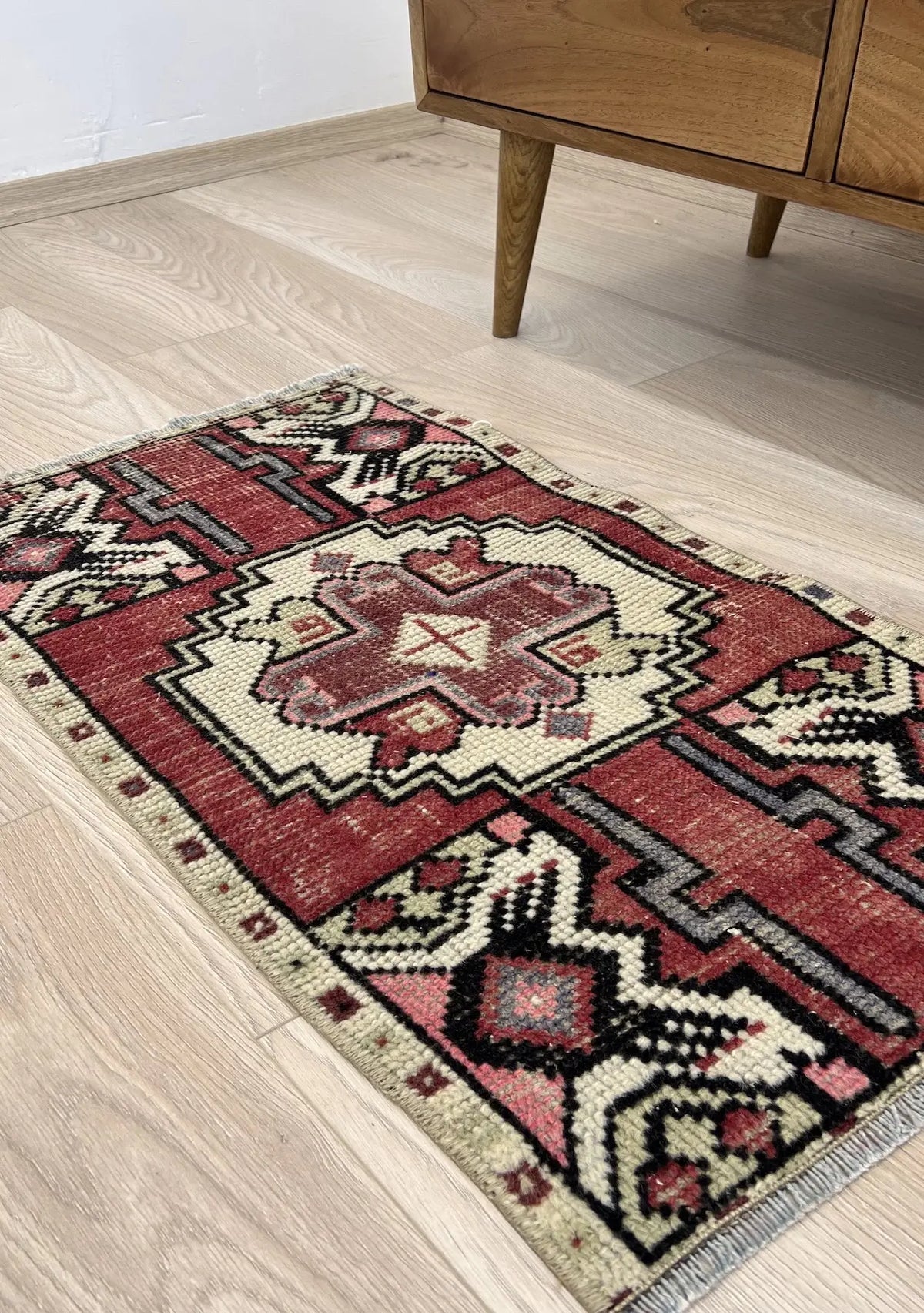 Engelica - Vintage Mini Red Area Rug - kudenrugs