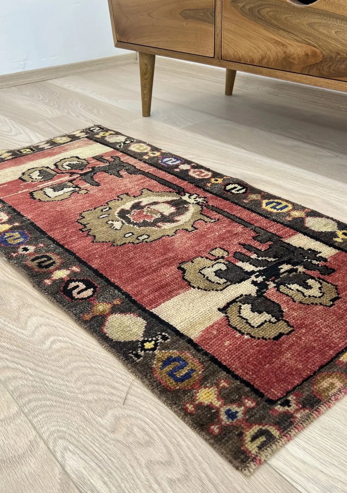 Esmiralda - Vintage Mini Red Area Rug - kudenrugs