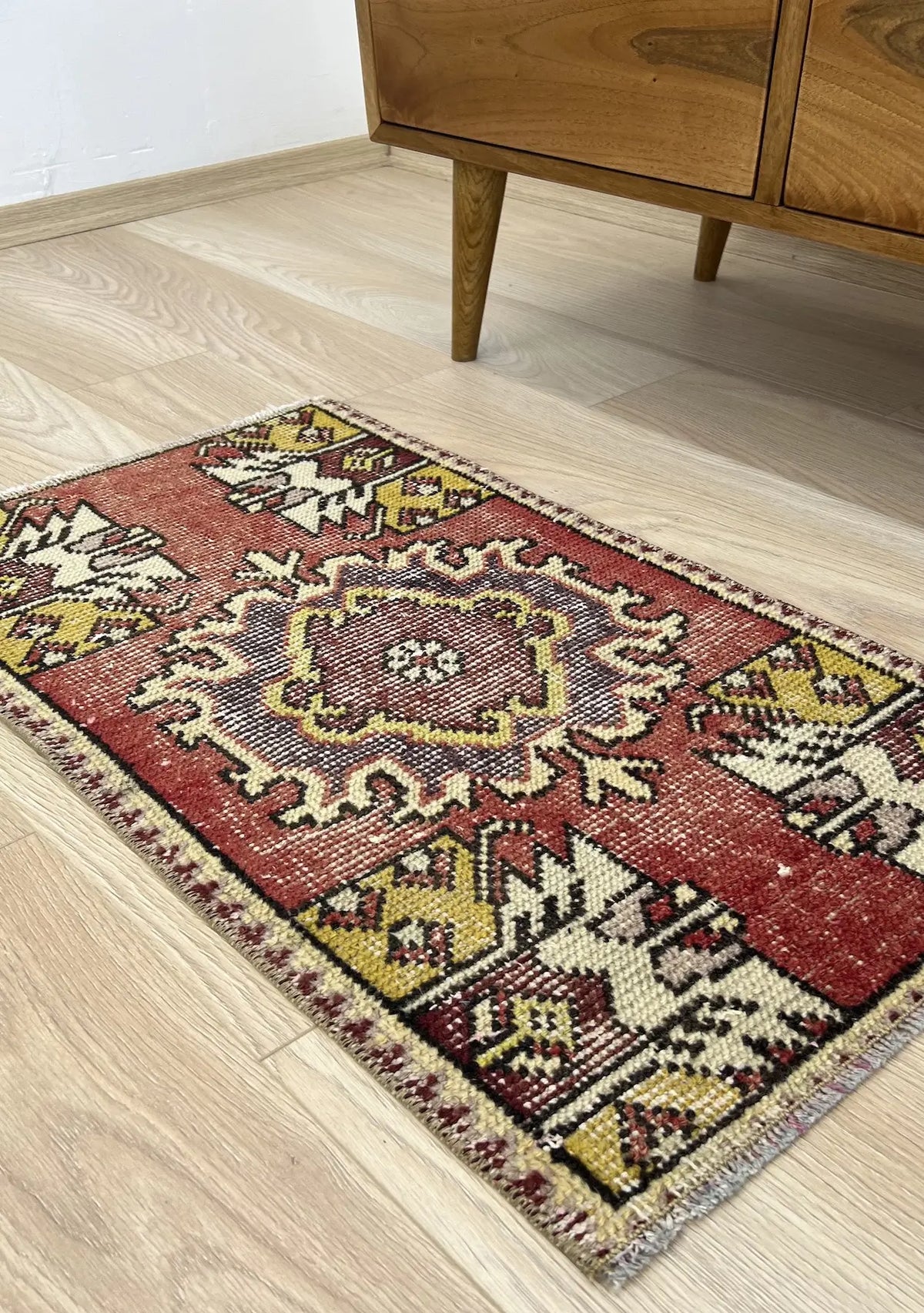 Estela - Vintage Mini Red Area Rug - kudenrugs