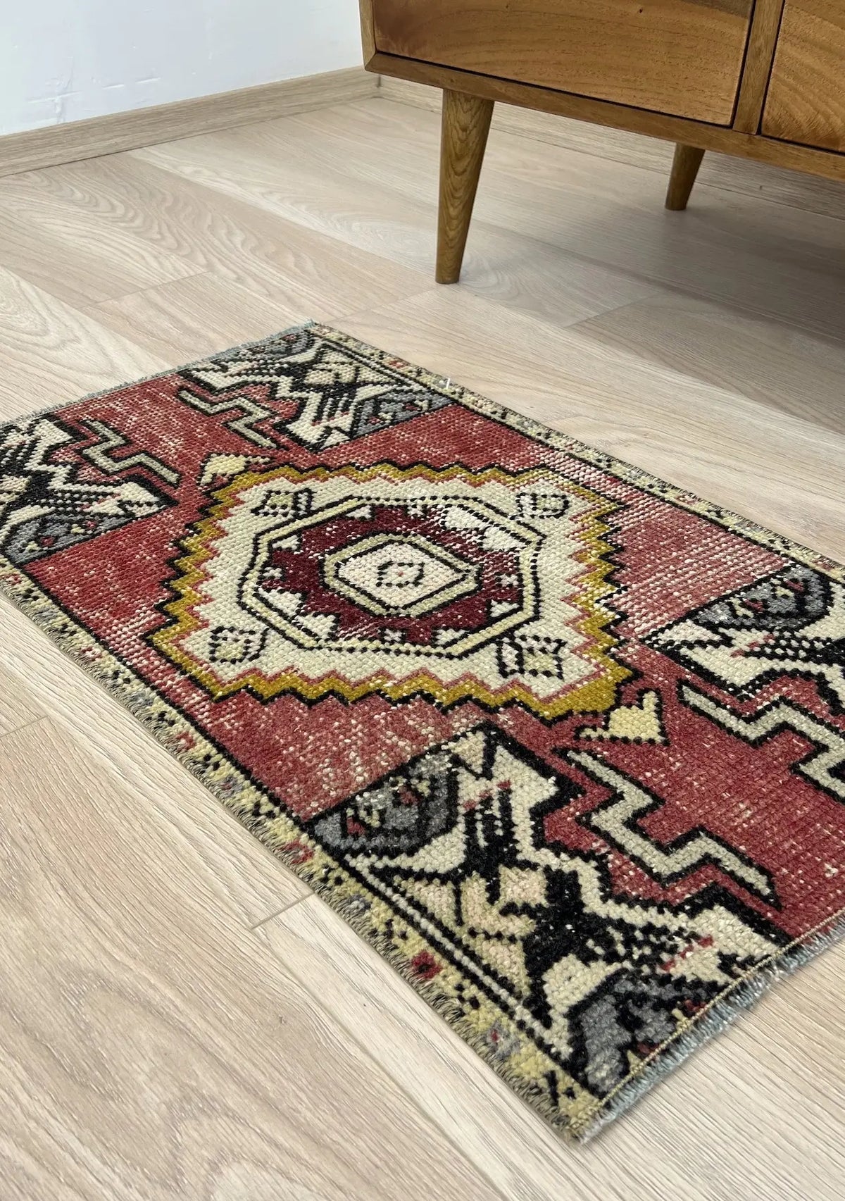 Eszter - Vintage Mini Red Area Rug - kudenrugs