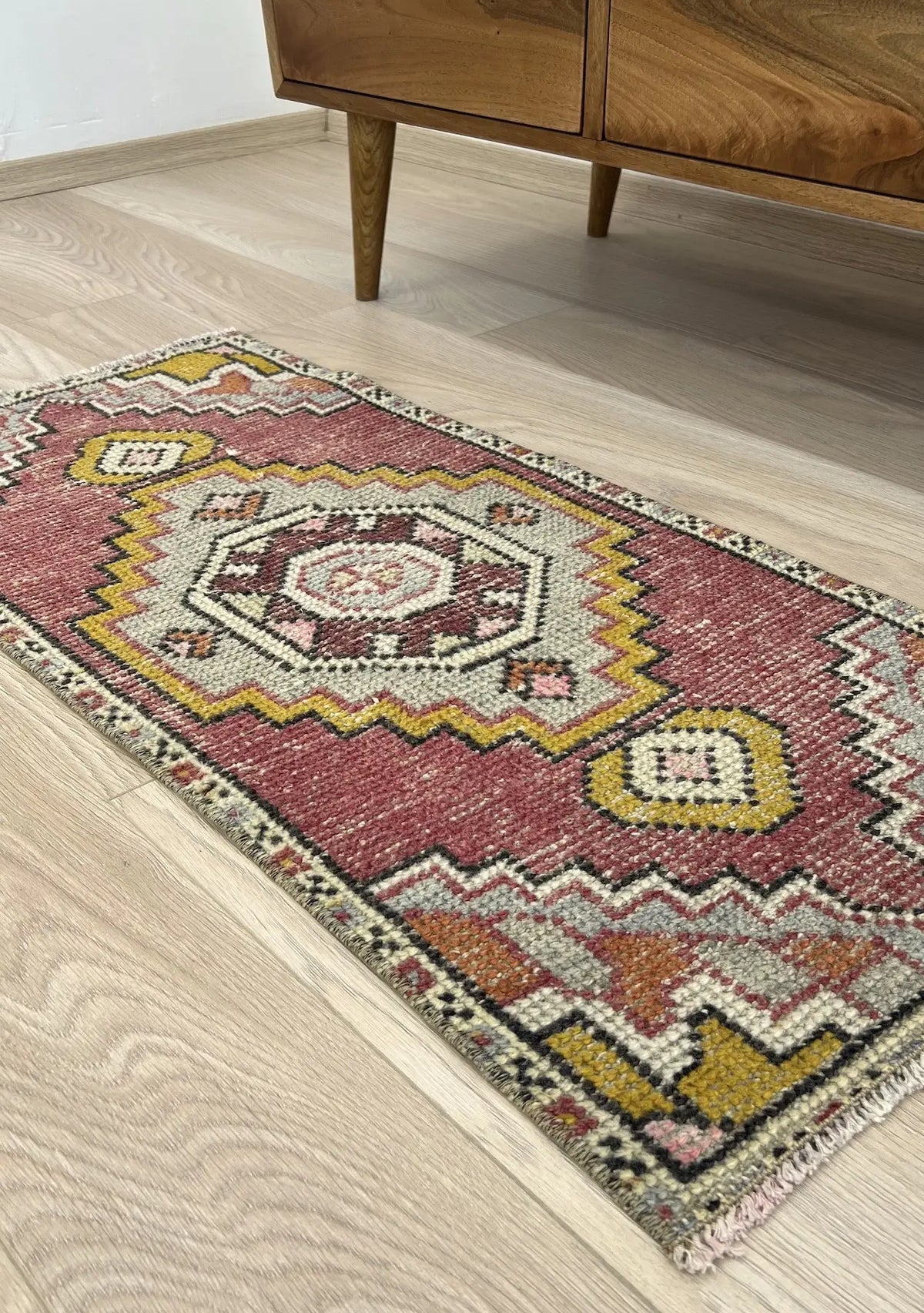 Etka - Vintage Mini Pink Area Rug - kudenrugs