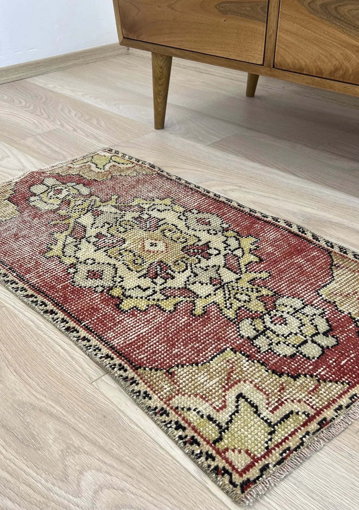 Eugenie - Vintage Mini Red Area Rug - kudenrugs