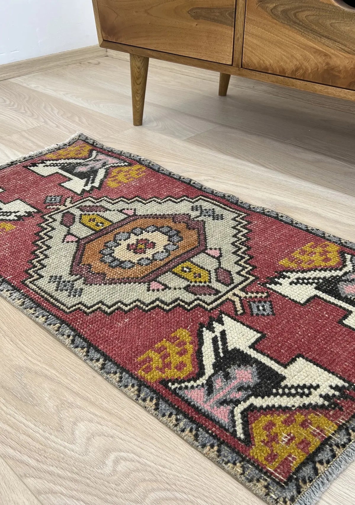 Evadne - Vintage Mini Pink Area Rug - kudenrugs