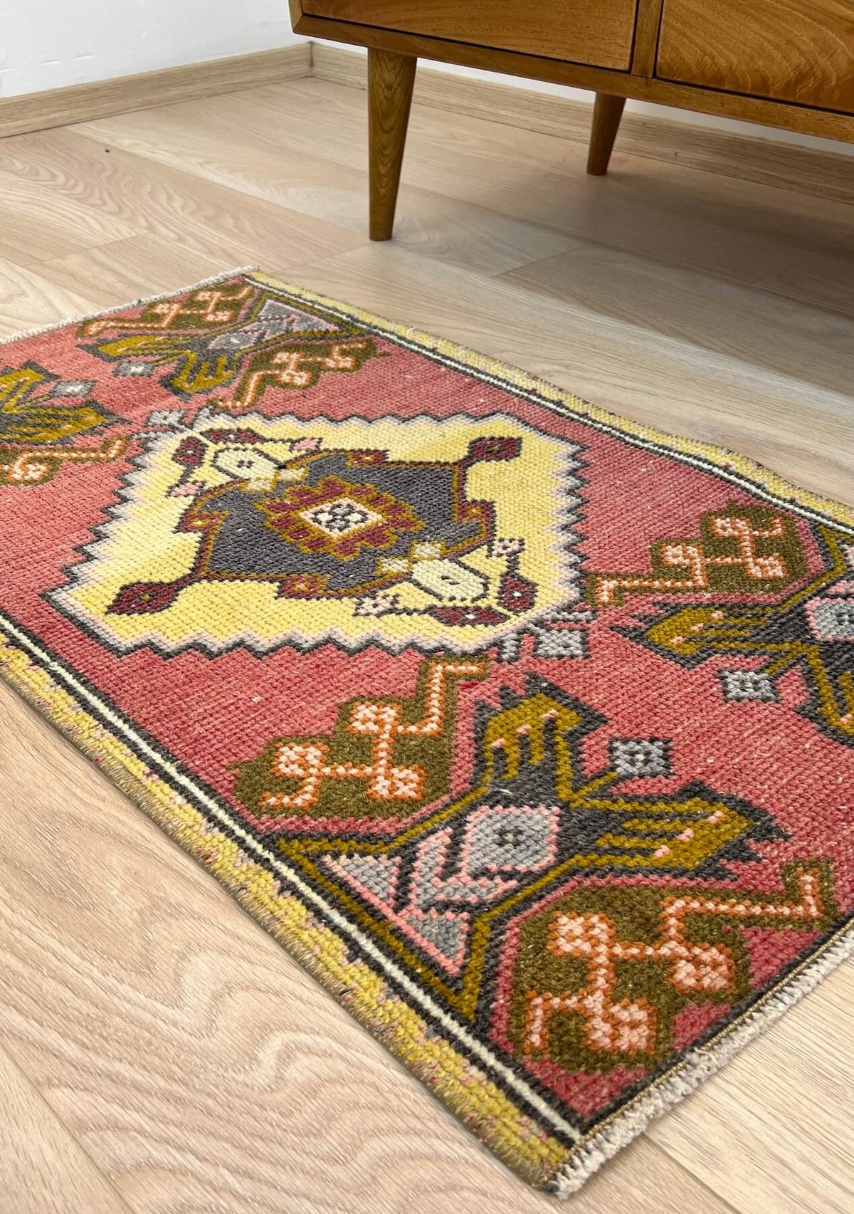 Fannie - Vintage Mini Pink Area Rug - kudenrugs