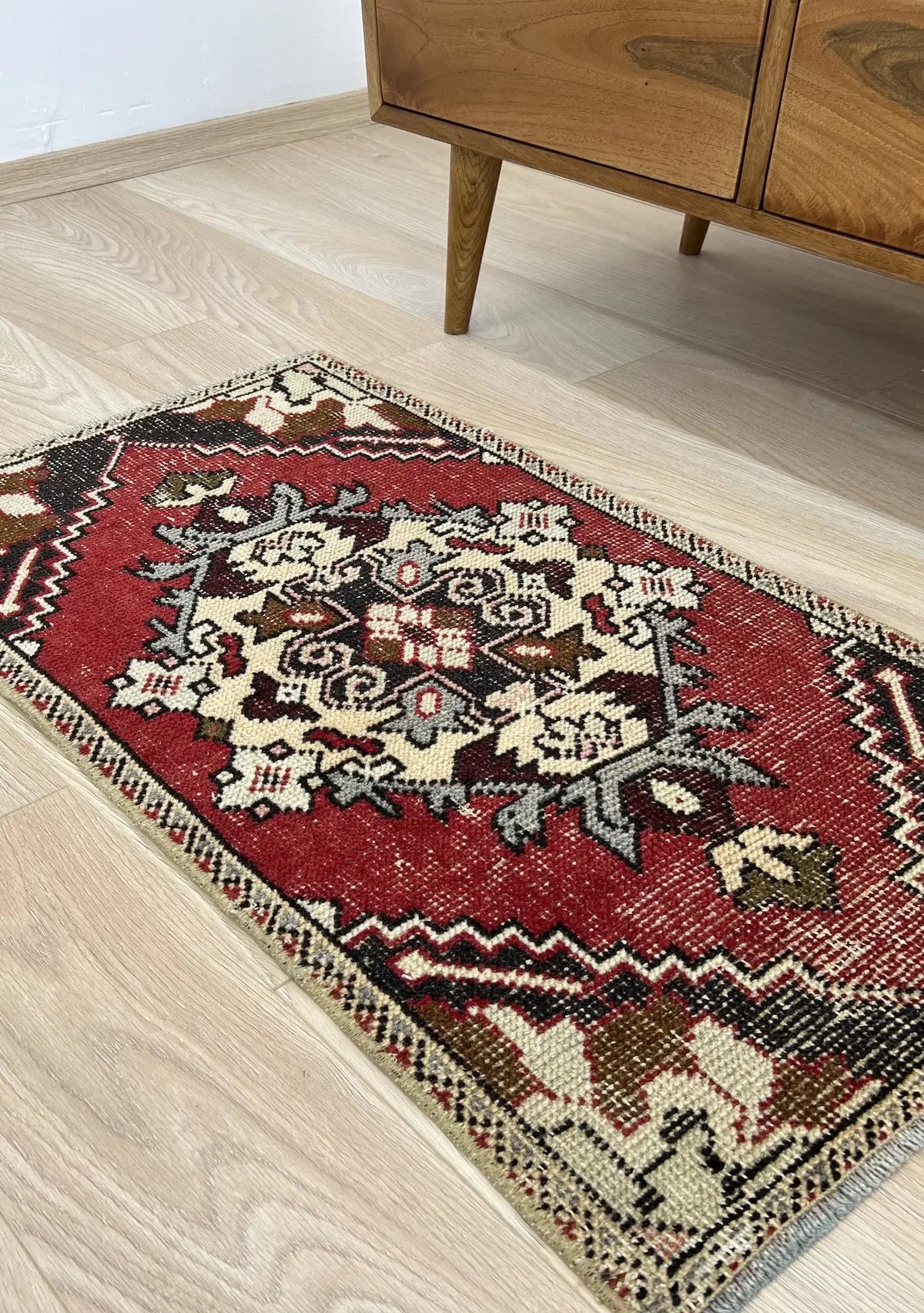 Farren - Vintage Mini Red Area Rug - kudenrugs