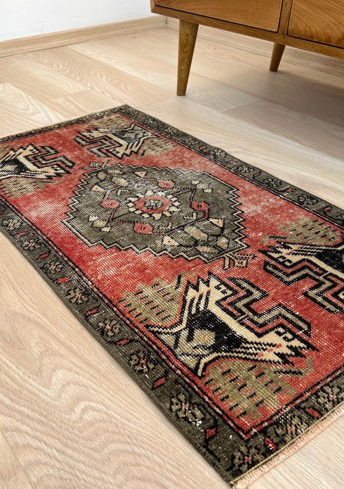 Fleur - Vintage Mini Red Area Rug - kudenrugs