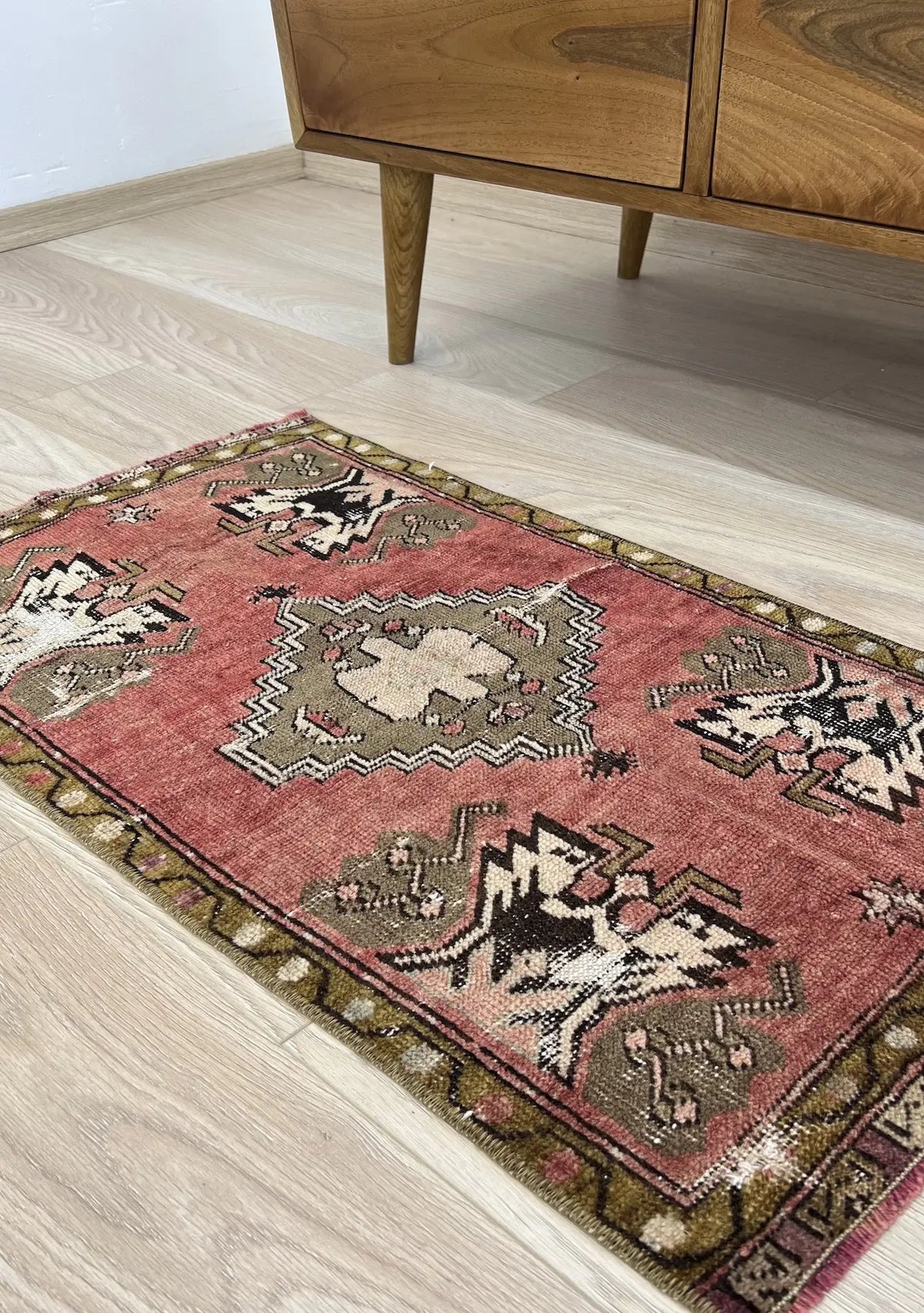 Flossie - Vintage Mini Pink Area Rug - kudenrugs