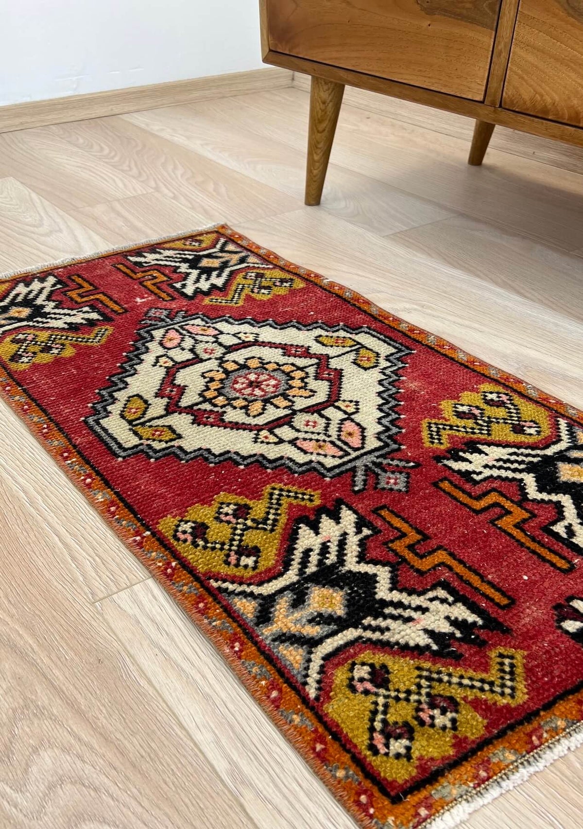 Freyja - Vintage Mini Red Area Rug - kudenrugs
